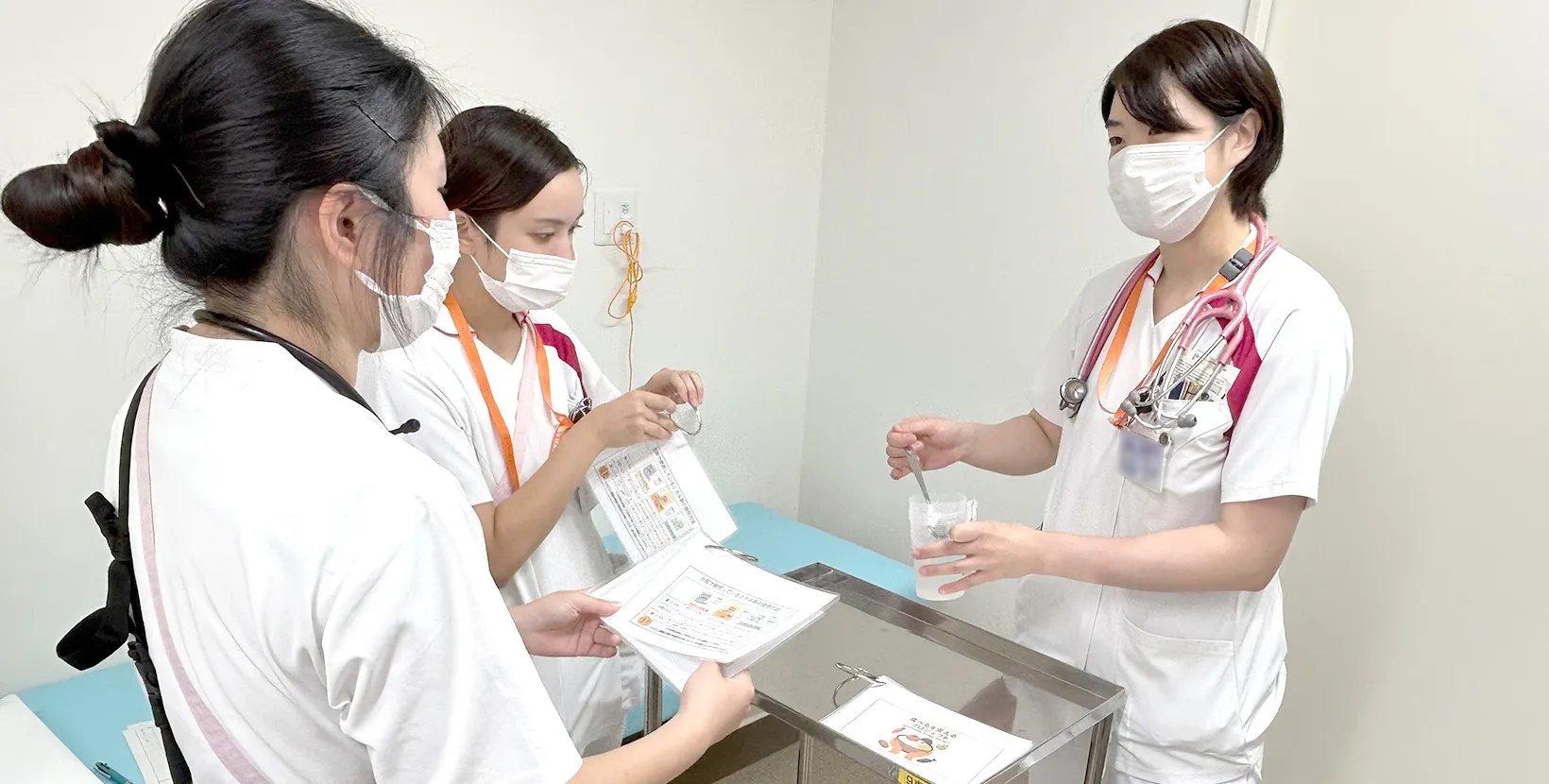 画像:看護師（病室）