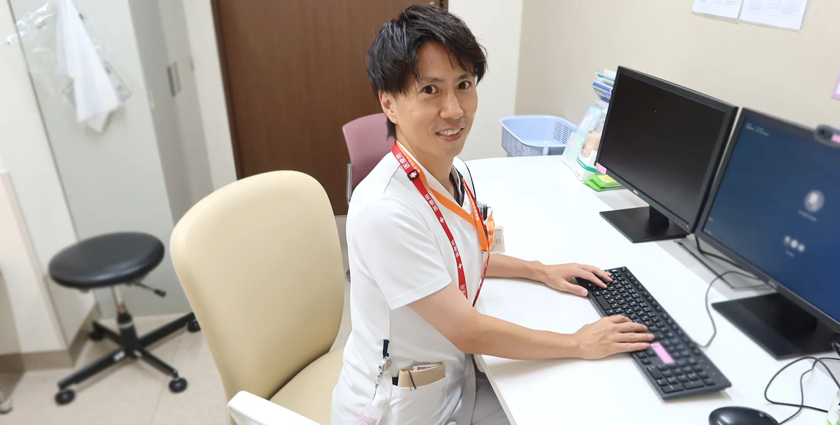 画像:膚・排泄ケア認定看護師の看護師