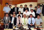 第43回日本小児腎臓病学会会期中（2008年6月、福岡）に、伊藤克己名誉教授ご夫妻を囲んでの同門会。