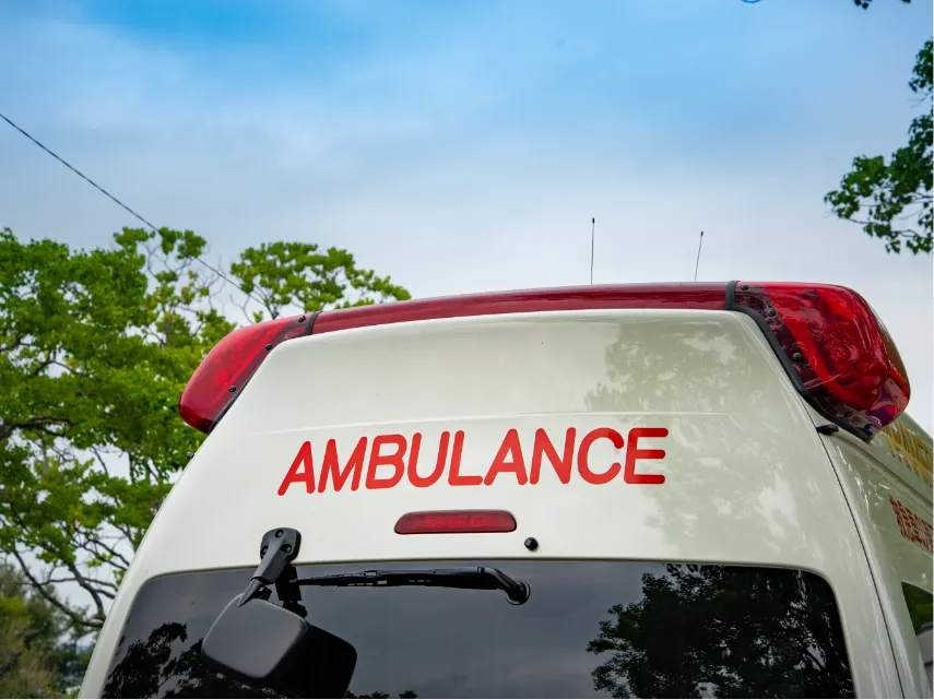 受け答えする看護師